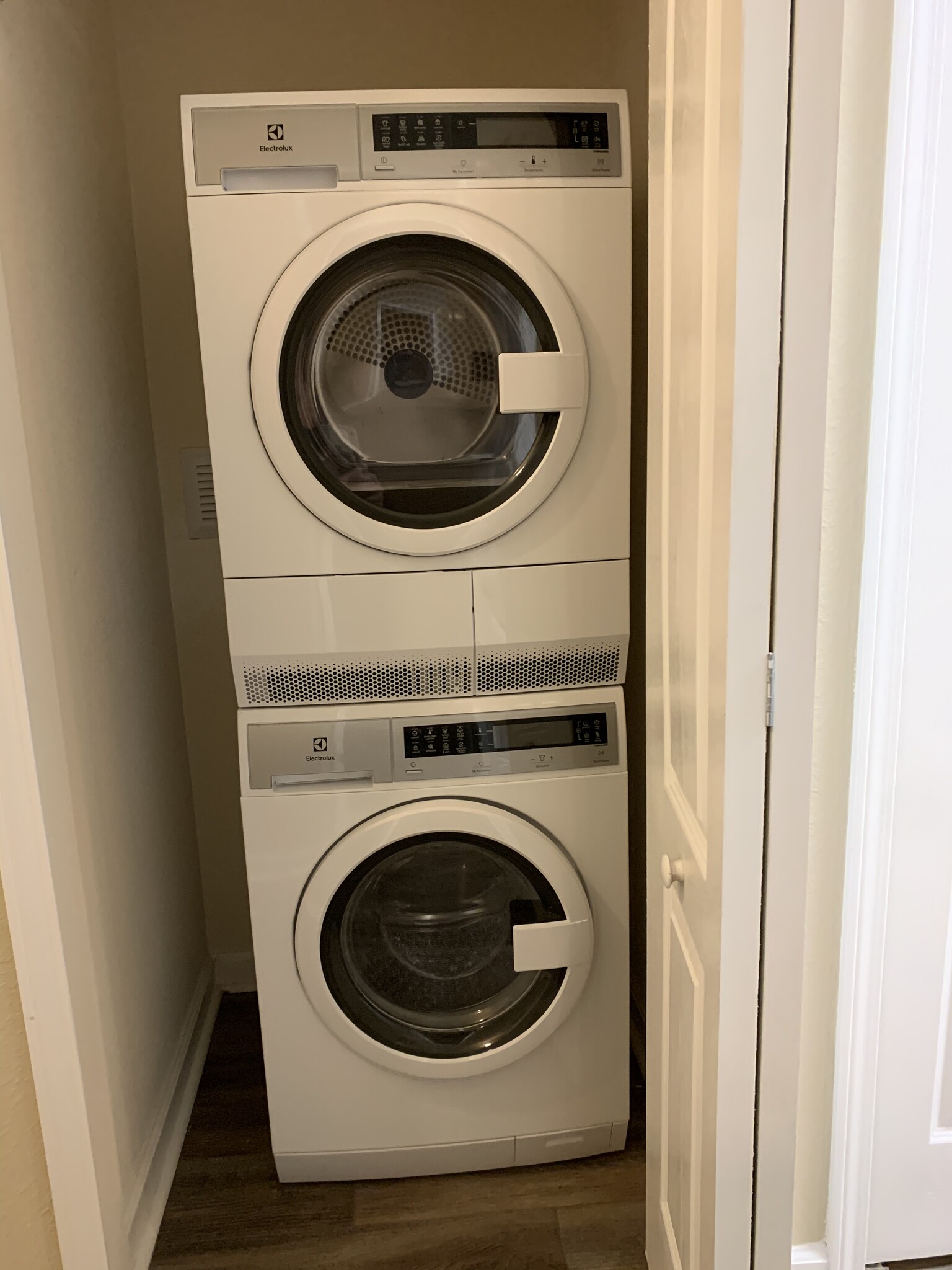 Stacked Washer & Dryer - 4966 Key Lime Dr