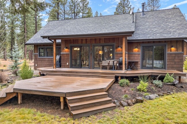Building Photo - Unfurnished Peaceful River Retreat – Moder...