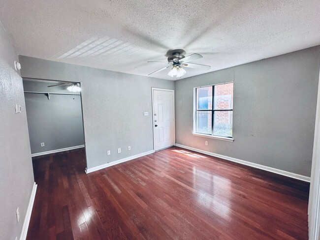 Building Photo - 2500 Burleson Rd