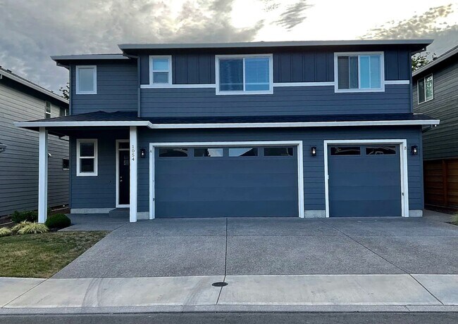 Building Photo - 1054 NE Regan Hill Loop