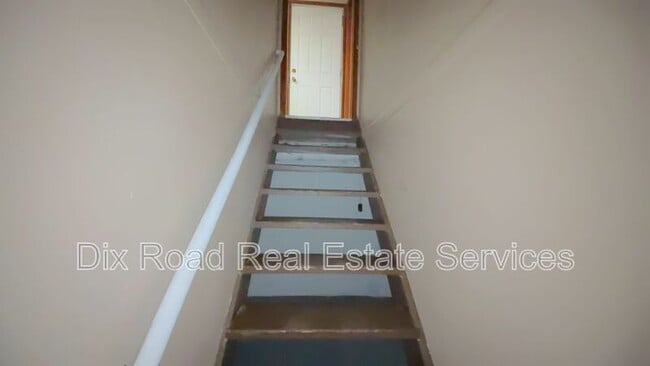 Building Photo - 677 Mark Ave