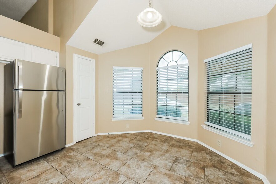 Building Photo - 1705 Cool Springs Dr