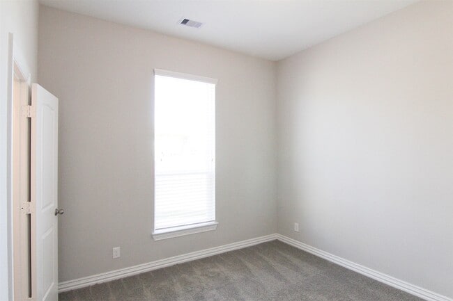 Building Photo - 31811 Dunham Lake Dr