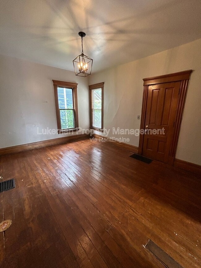 Building Photo - 515 Village St