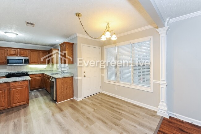 Building Photo - 9928 Point View Dr