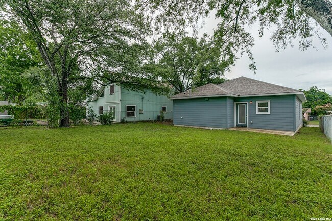 Building Photo - 423 Channing Ave