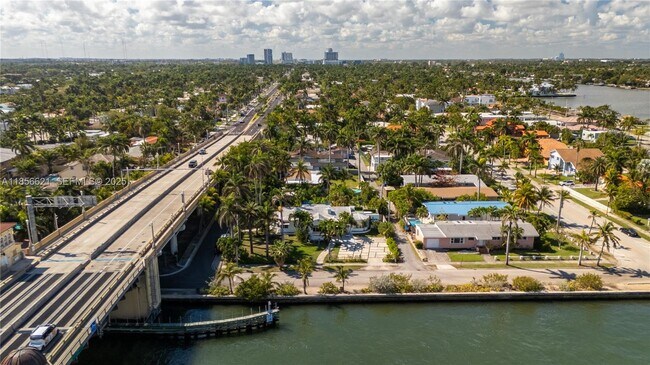 Building Photo - 701 Hollywood Blvd