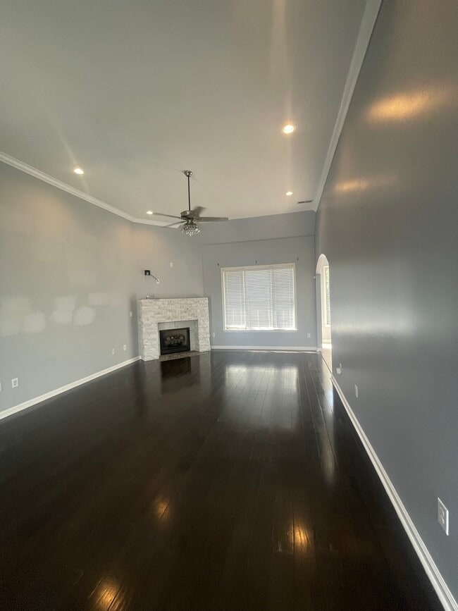 Building Photo - 237 Camden Lake Dr