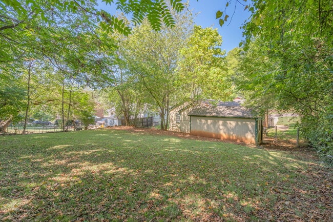 Building Photo - 3040 Woodbine Ave