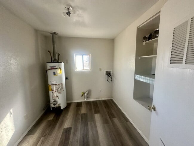 Building Photo - 495 N Phoenix St