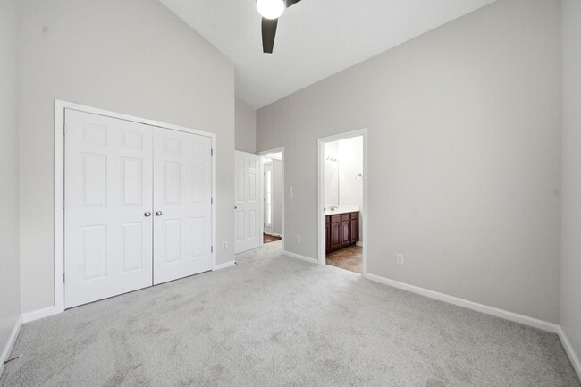 Building Photo - 300 Cabin Dr