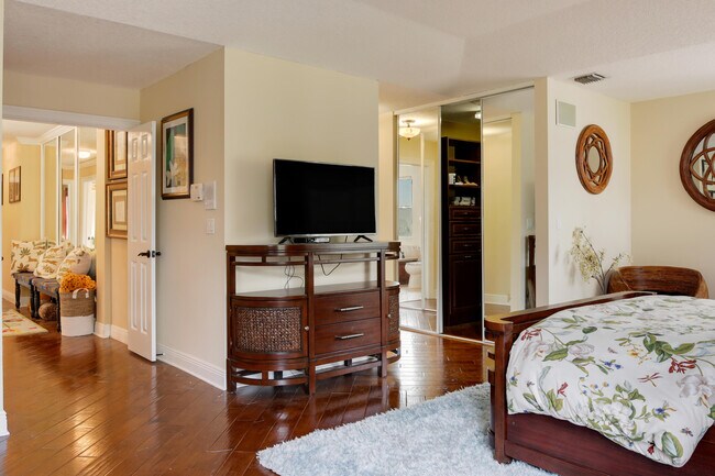 Building Photo - 2070 Chagall Cir