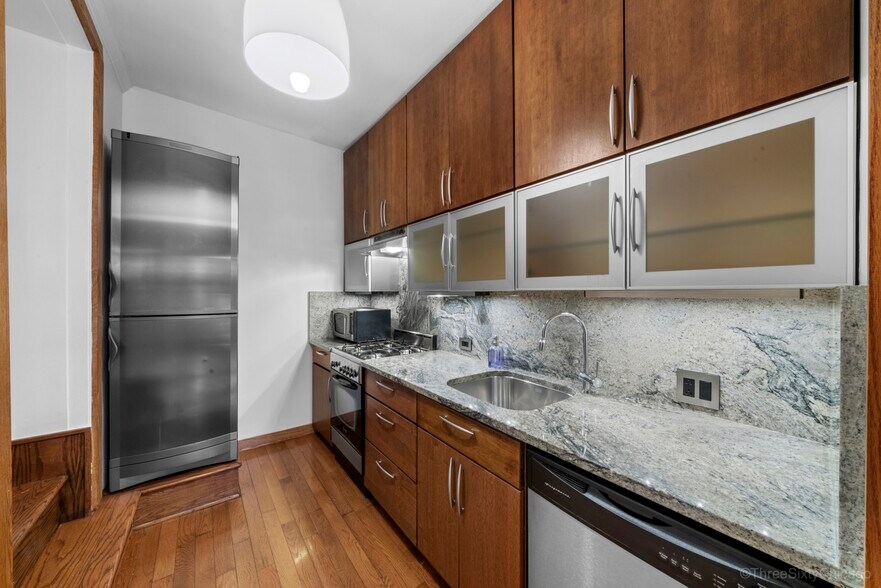Building Photo - 1526 N La Salle Dr
