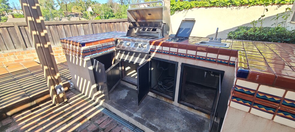 Building Photo - 861 Via Alameda