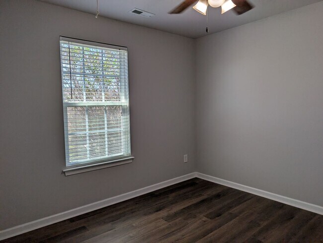 Building Photo - Beautiful 4 bed, 2.5 bath home in Indian T...