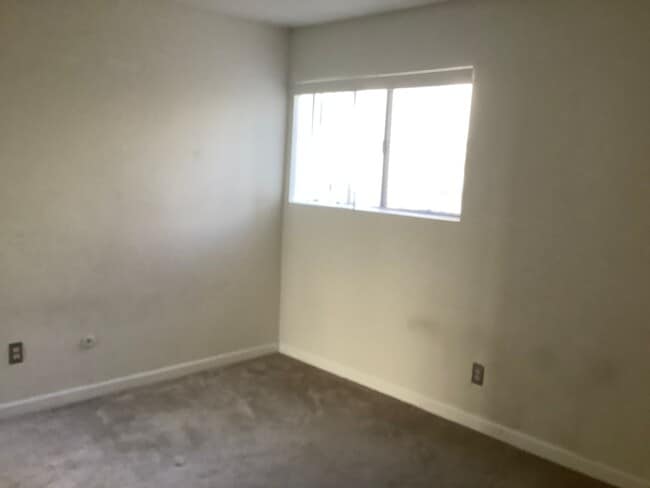 Building Photo - 2 Bedroom 2 Bath Single Story Condo in Mission Valley- Park Villas North