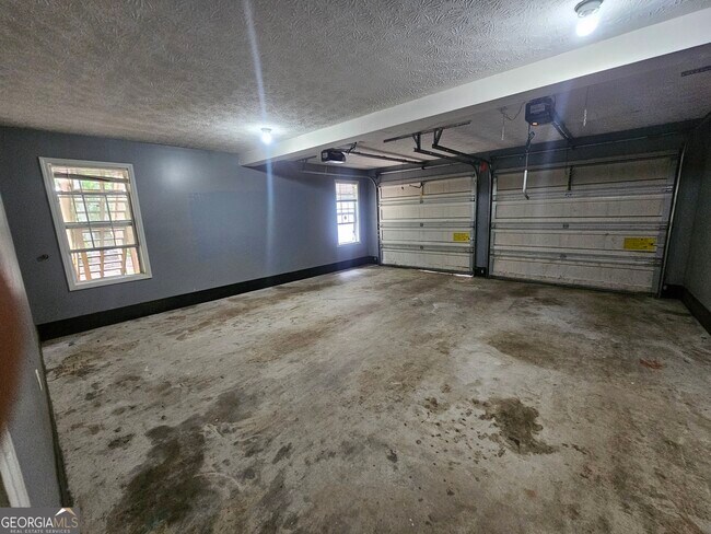 Building Photo - 40 Summerwood Ln