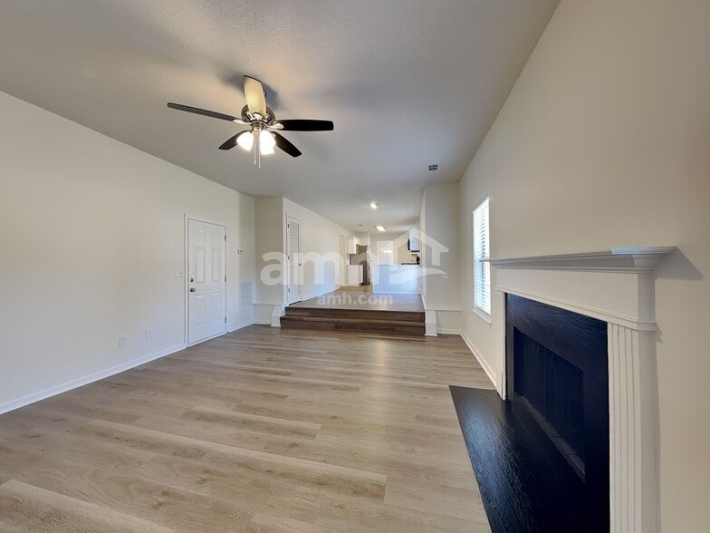 Building Photo - 6136 Swabia Ln