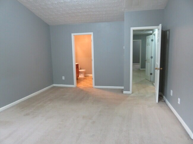 Building Photo - 2492 Emma Way NW