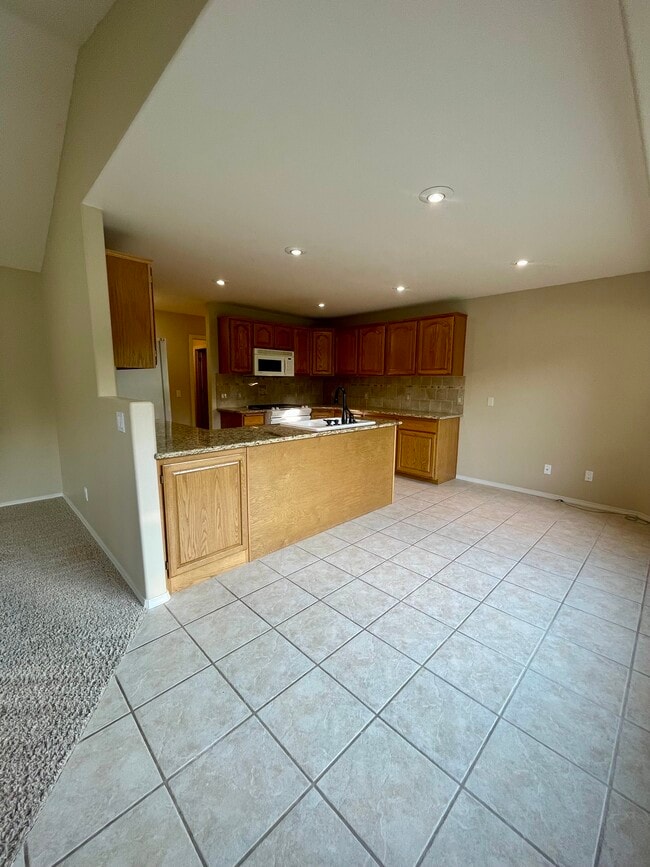 Building Photo - 9094 N Finucane Dr