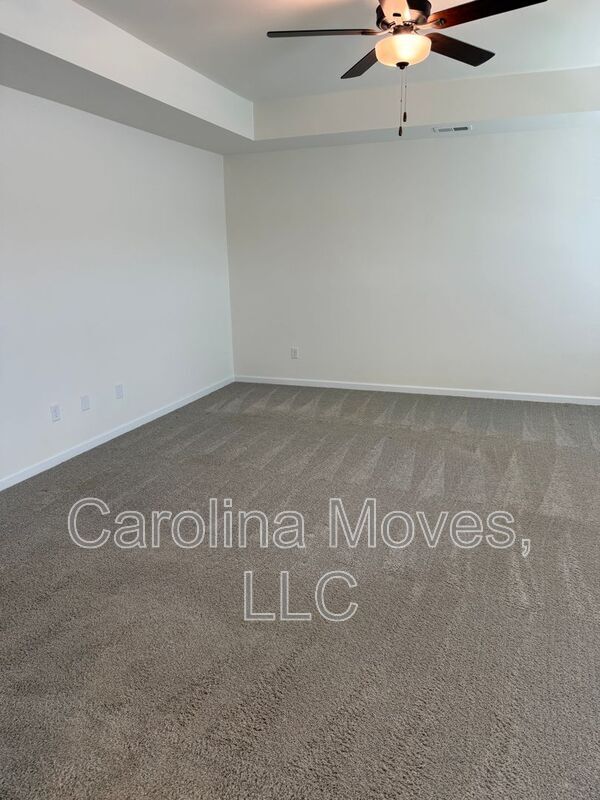 Building Photo - 903A Gibbons Street