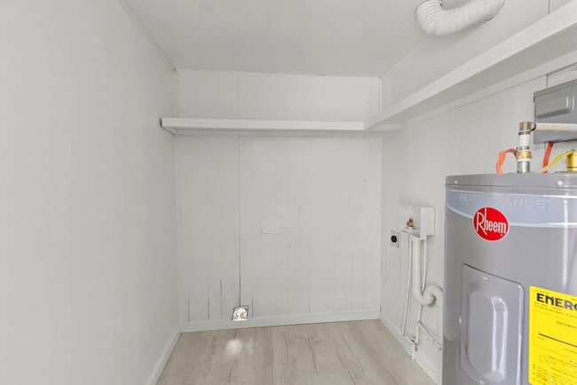 Building Photo - Charming 3 Bedroom, 2 Bathroom house