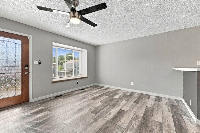 Building Photo - $1,840.95- 4 Bed, 2 Bath Home in CO Springs with Big Fenced-in Yard!