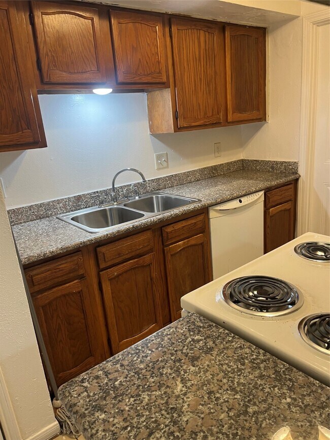 Primary Photo - 7709 Rolling Ridge Dr