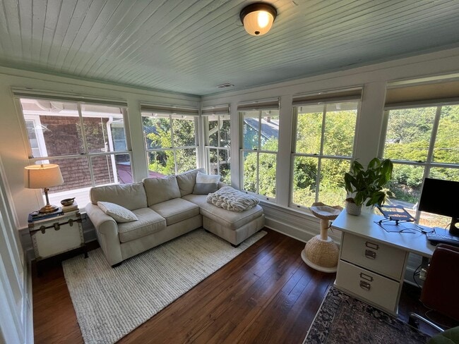 Building Photo - Incredible 3BD, 2.5BA House in Boylan Heig...