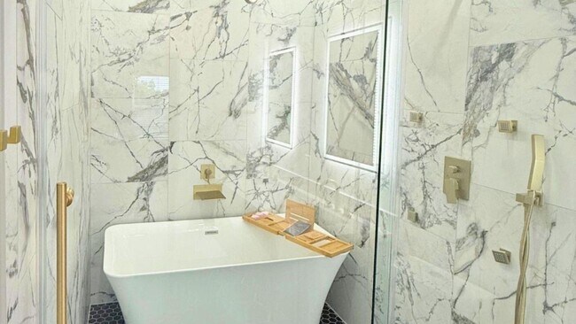 Building Photo - 4117 Shelby Cir