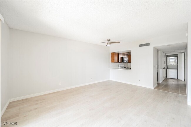 Building Photo - 3823 S Maryland Pkwy