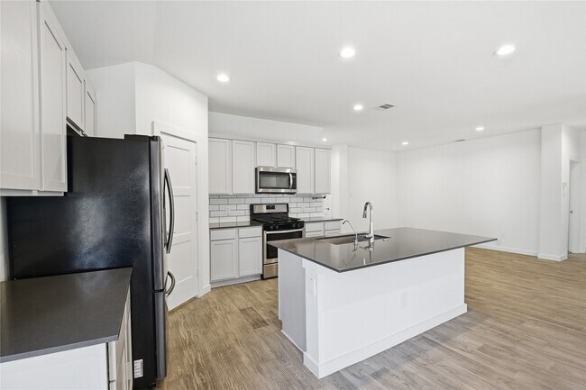 Building Photo - 14251 Big Bnd Dr