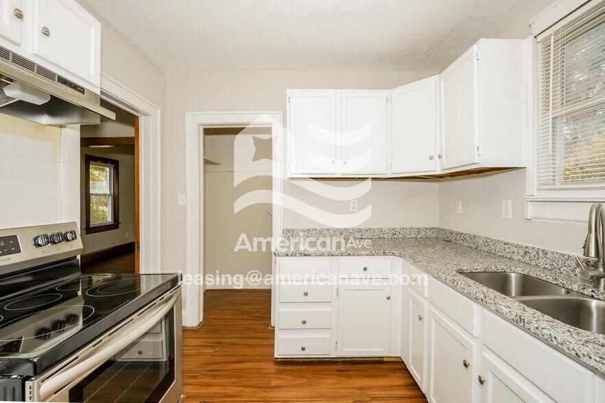 Building Photo - 1383 Hillcrest St