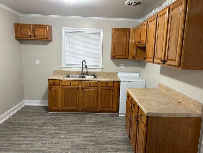 Building Photo - 3 bedroom, two bath home for rent