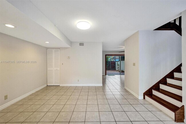 Building Photo - 2990 Oaktree Ln