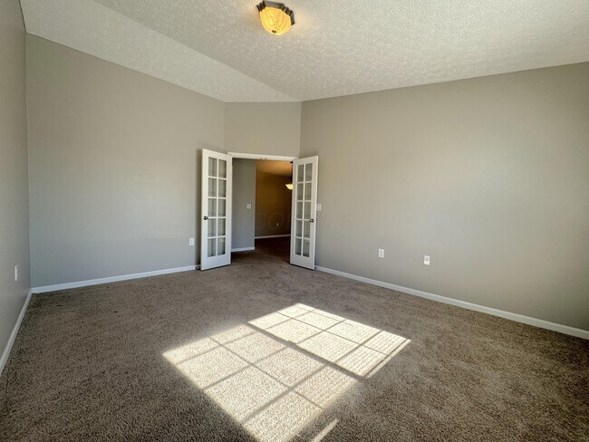 Building Photo - 6829 Meadow Creek Dr