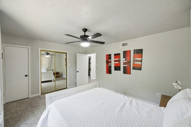 Building Photo - 10 Boat Launch Rd