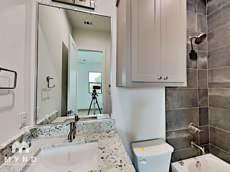 Building Photo - 4515 Cabell Dr