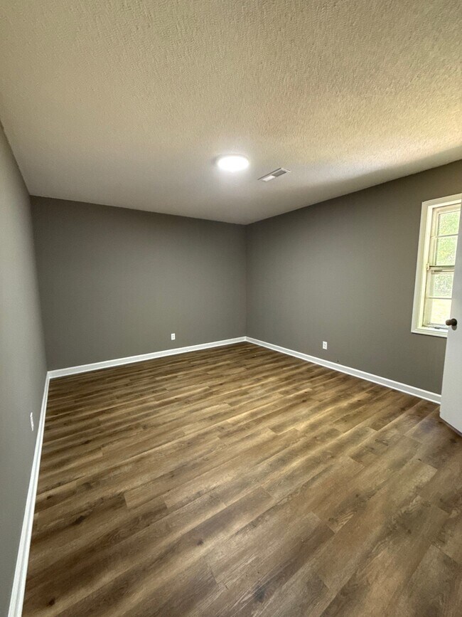 Building Photo - 1115 Berrywood Ave