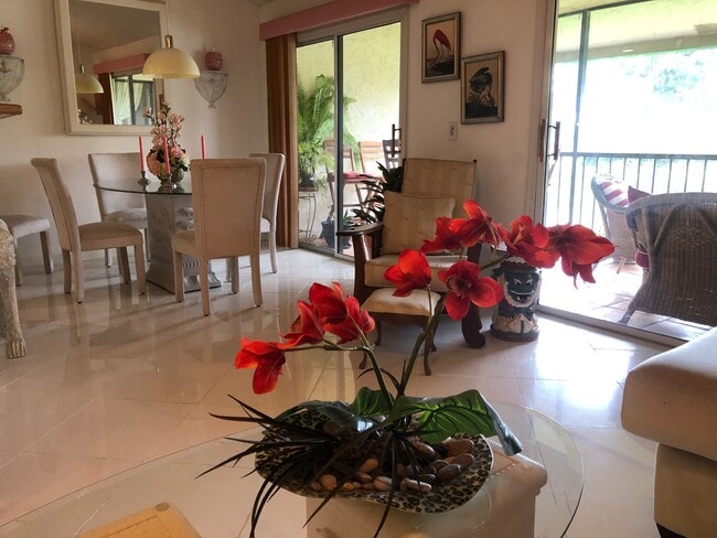 Building Photo - 7 Lexington Ln E