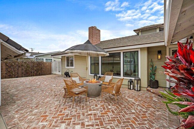 Building Photo - Beautifully Remodeled Rossmoor Home in a P...