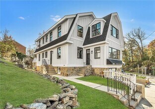 Building Photo - 200 Main St