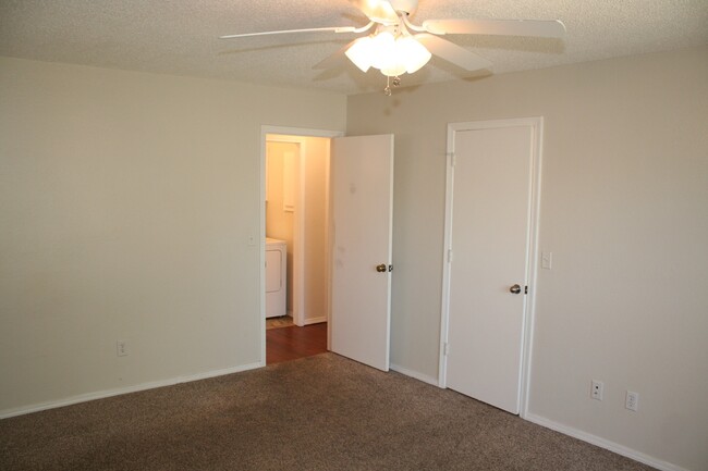Building Photo - Massive 3 bedroom duplex with living room ...