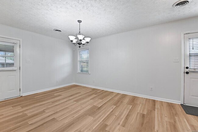 Building Photo - 111 Lori St