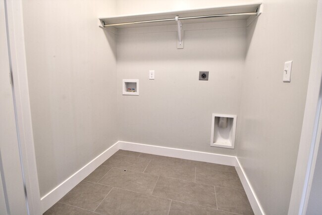 Building Photo - Pet Friendly Lehi Townhome