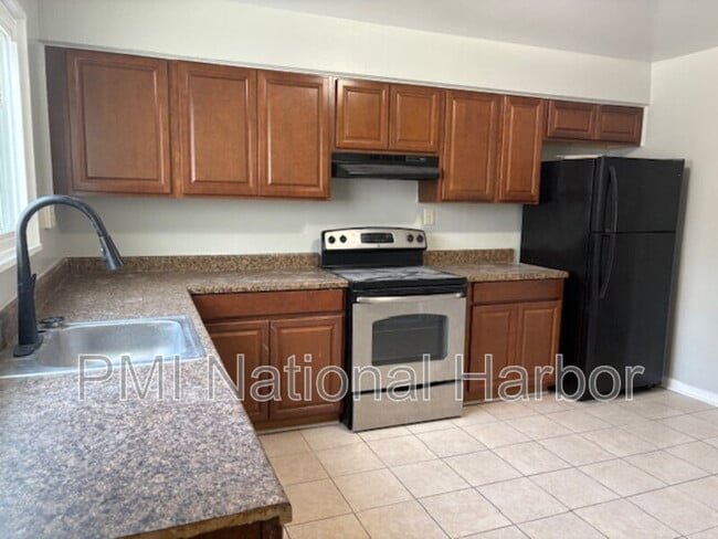 Building Photo - 1235 Chaplin St SE