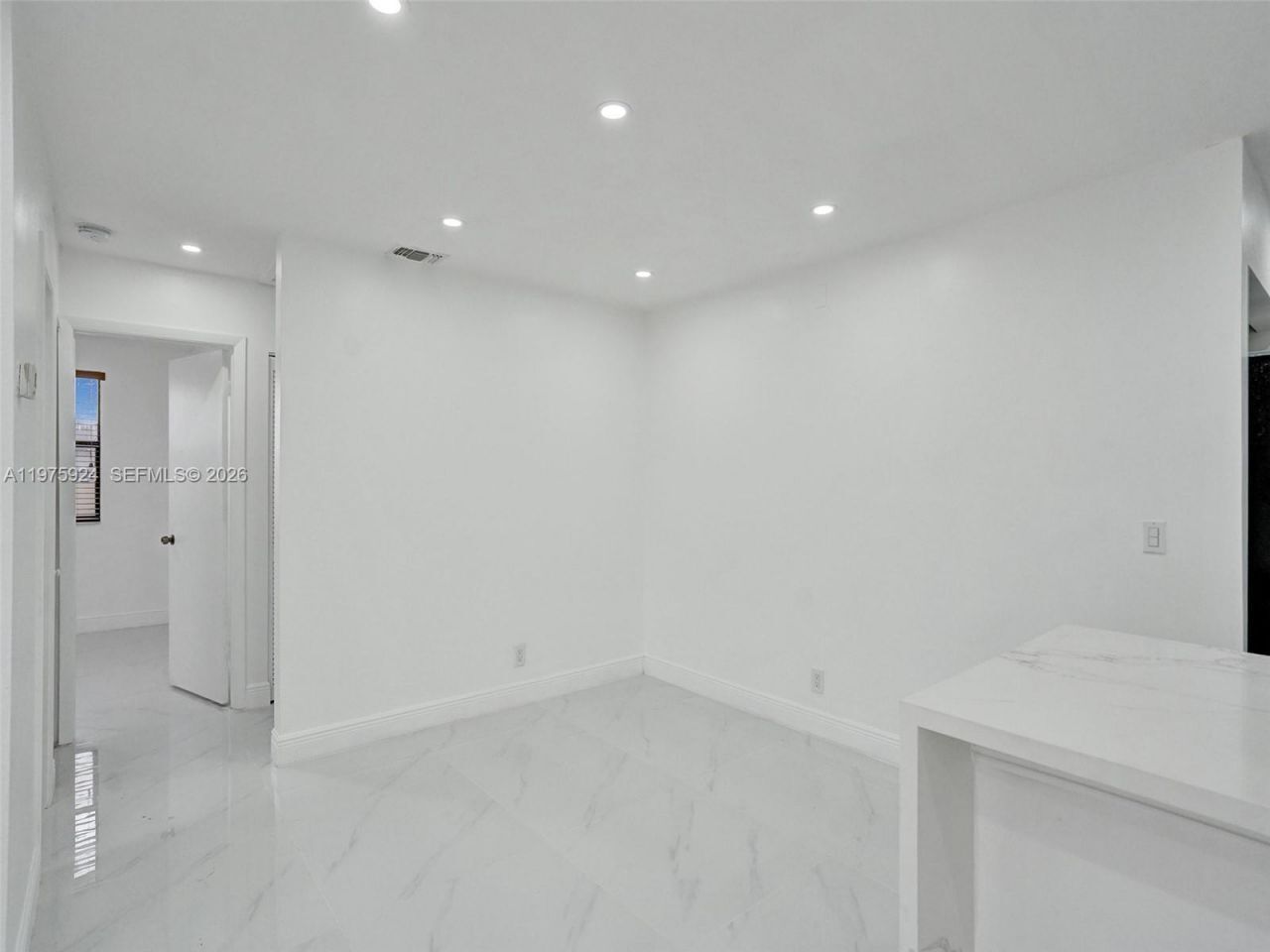 Building Photo - 10051 Winding Lake Rd