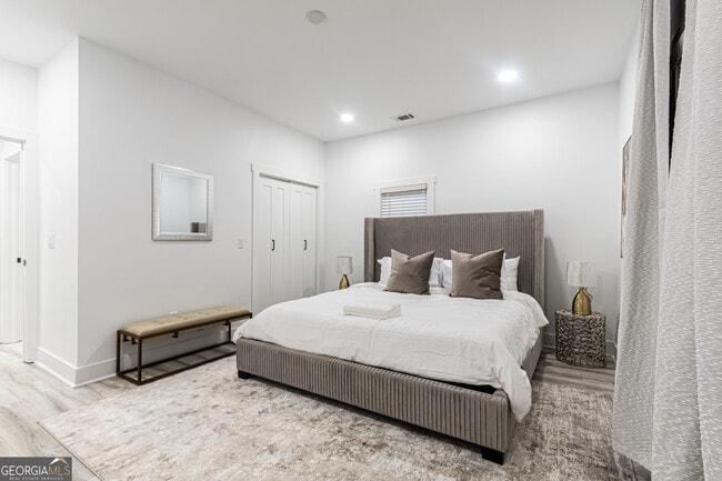 Building Photo - 330 Macon Ave