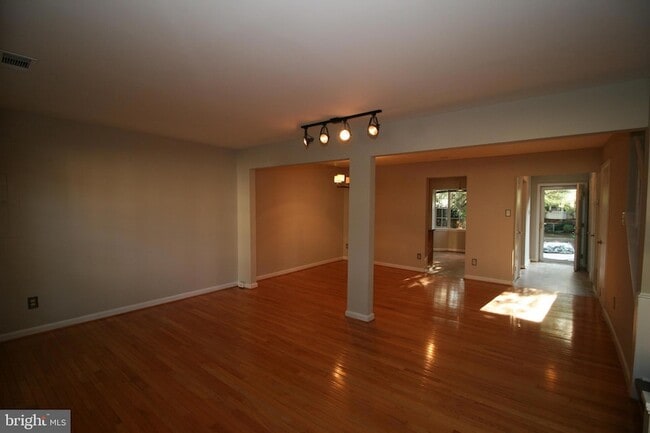 Building Photo - 114 Barnsfield Ct