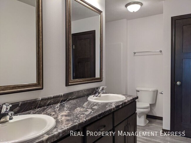 Building Photo - 9562 W Broek Dr